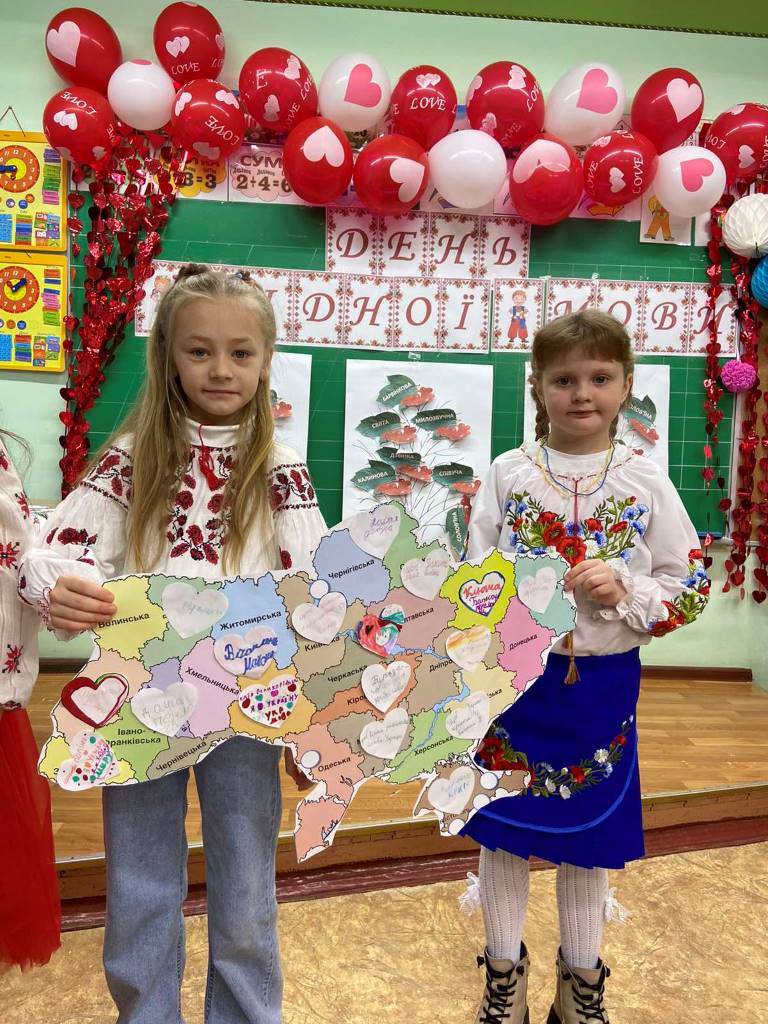 Учениці 2 класів Кременчуцького ліцею 11 відзначили міжнародний день рідної мови