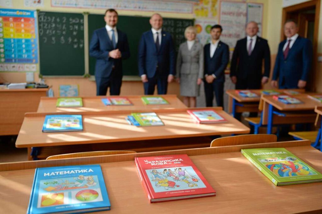 Учнівський клас із підручниками для 3 класу Кременчуцького ліцею № 11