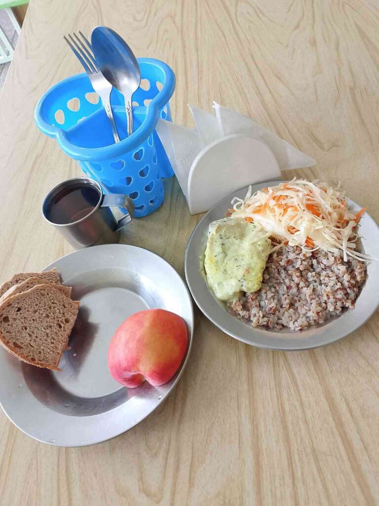 Це зображення має порожній атрибут alt; ім'я файлу kharchuvannia-uchniv-03-11-2025-001-768x1024.jpg