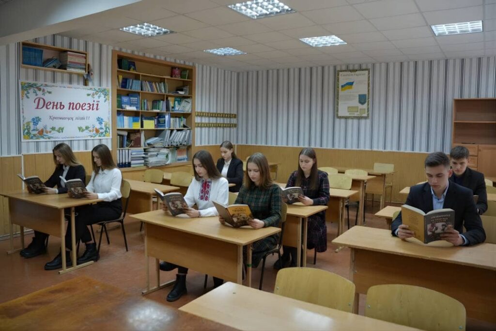Ліцей 11 Читай українське та учні під час книжкового челенджу