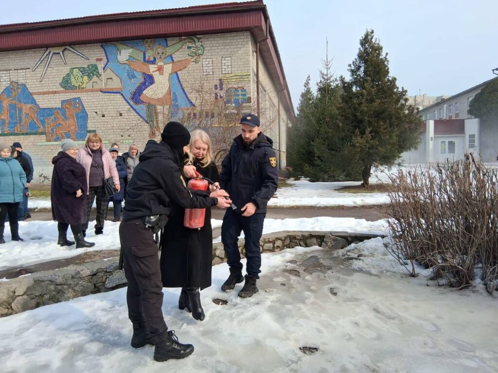 Директорка ліцею перевіряє обладнання: пожежна безпека в ліцеї