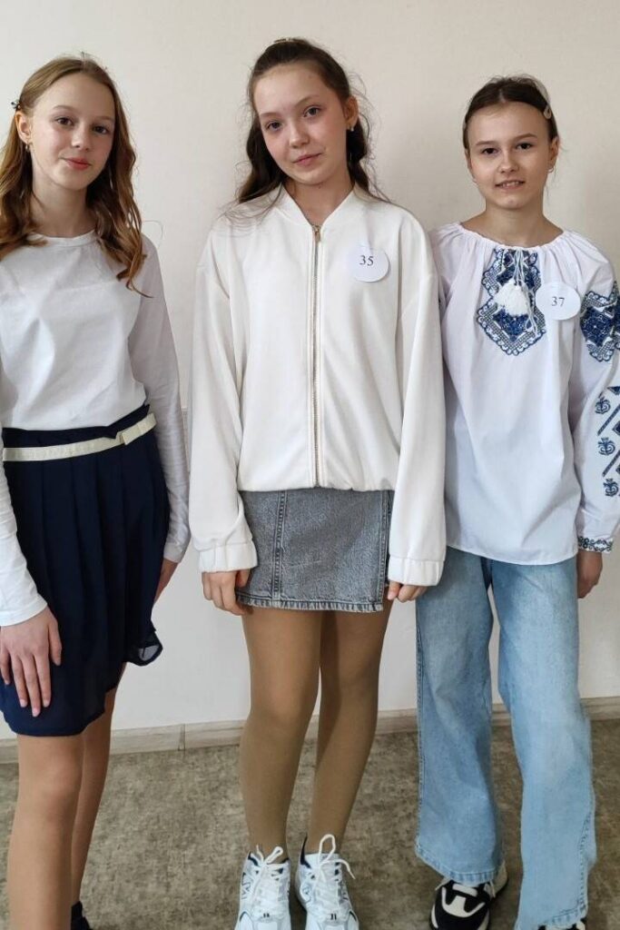 Учениці 6-В класу ліцею 11 та міський конкурс читців української поезії