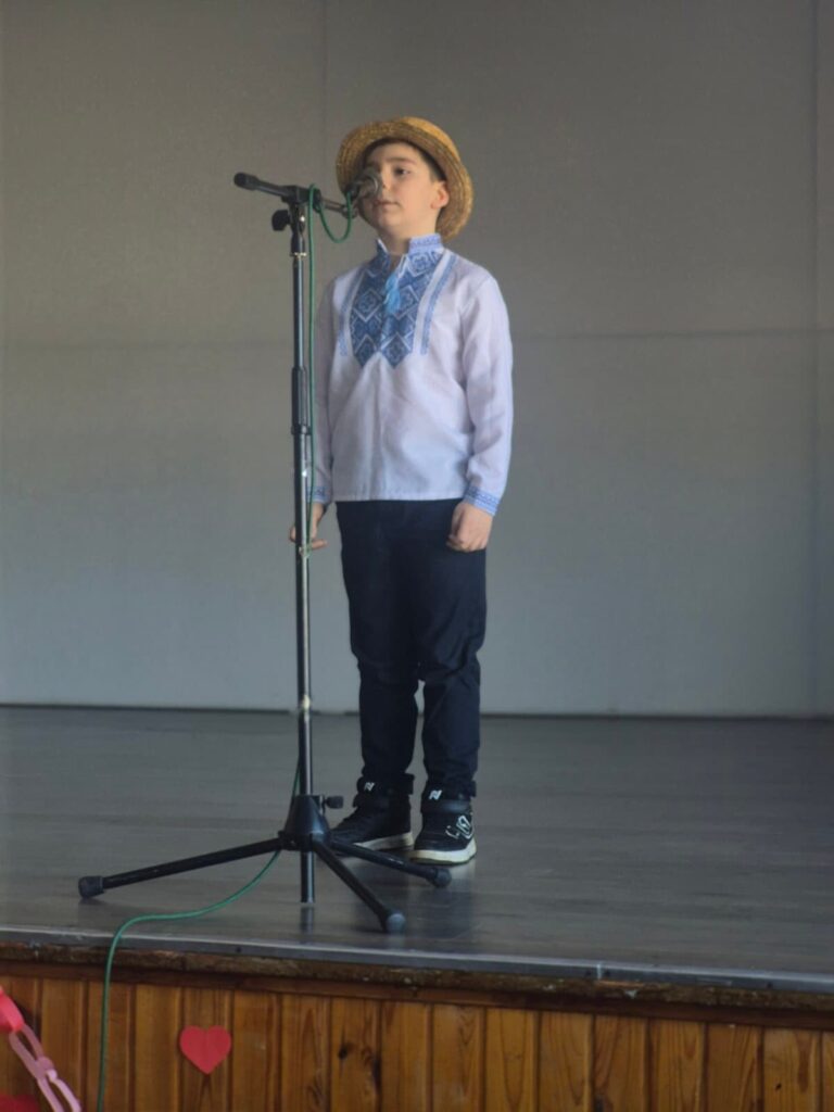 Хлопчик у солом'яному капелюсі на заході Шевченківські читання у ліцеї