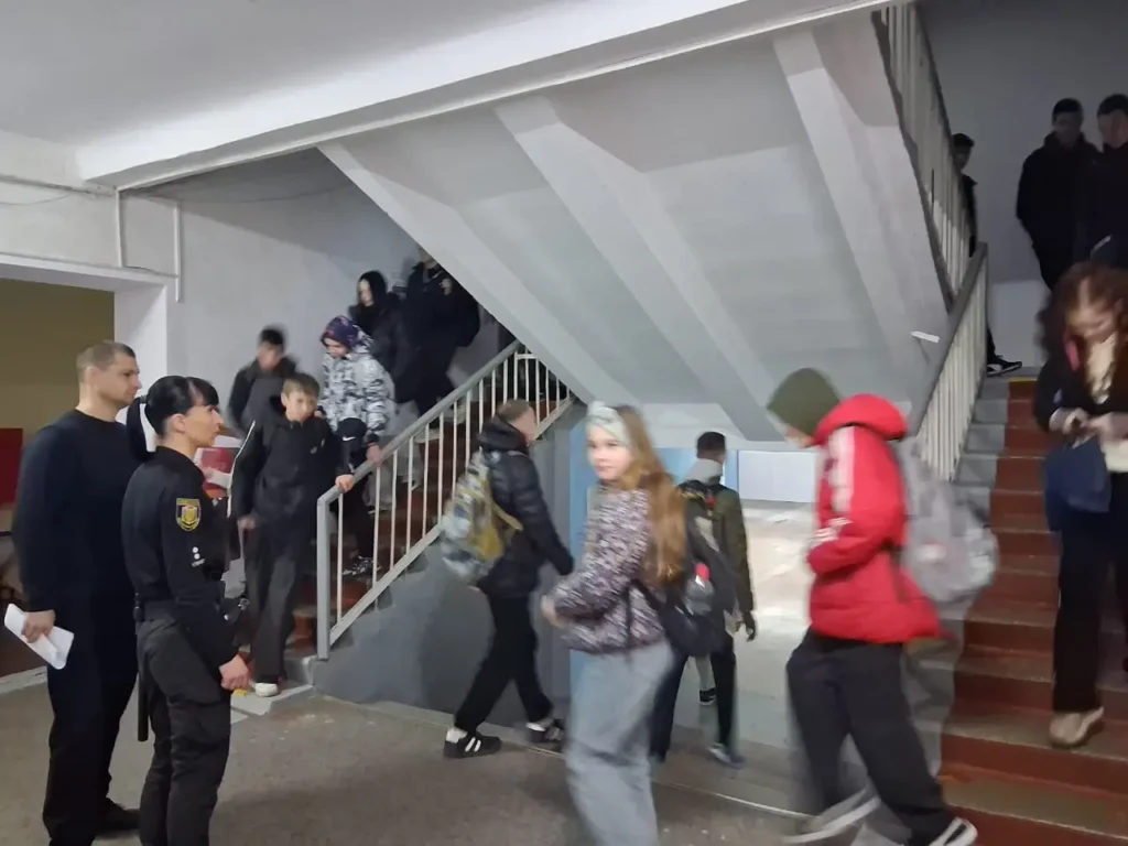 цивільний захист у ліцеї: загальна навчальна евакуація учнів 11 ліцею "Гарант"