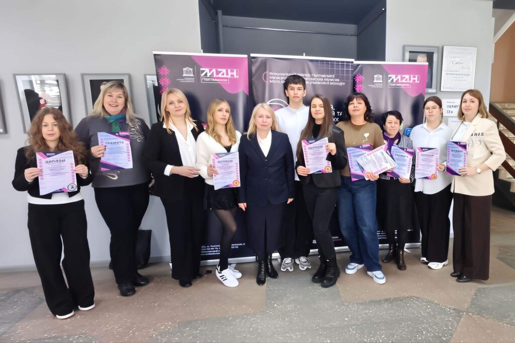 Переможці МАН Кременчуцький ліцей 11 та наукові керівники