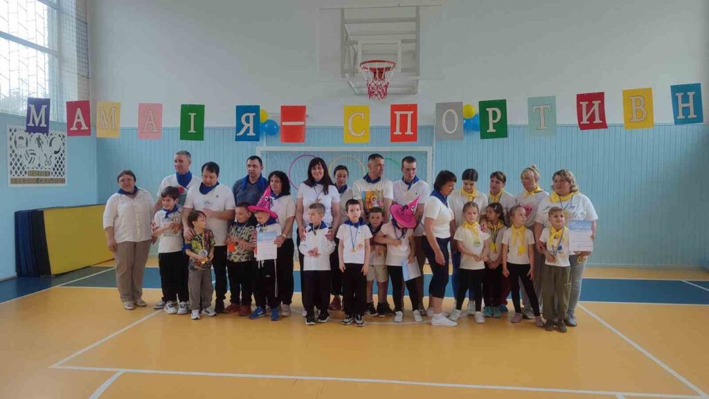 Нагородження переможців Тато мама я спортивна сім'я