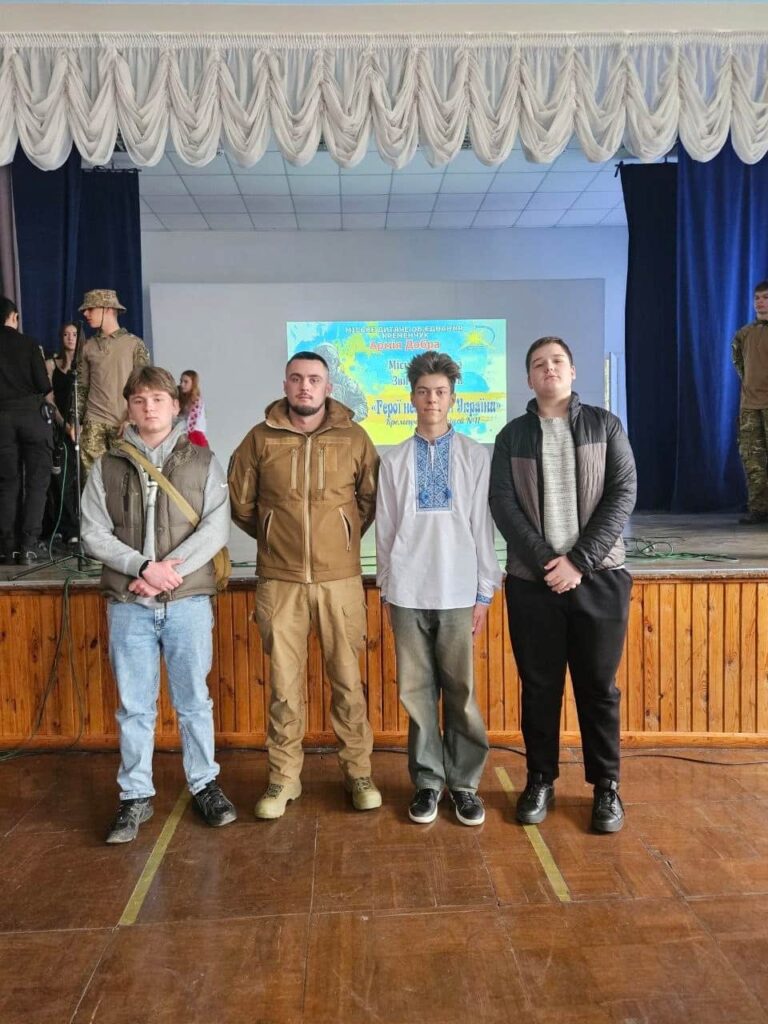 Учасники заходу та зустріч з випускником ліцею Олександром Назаренком