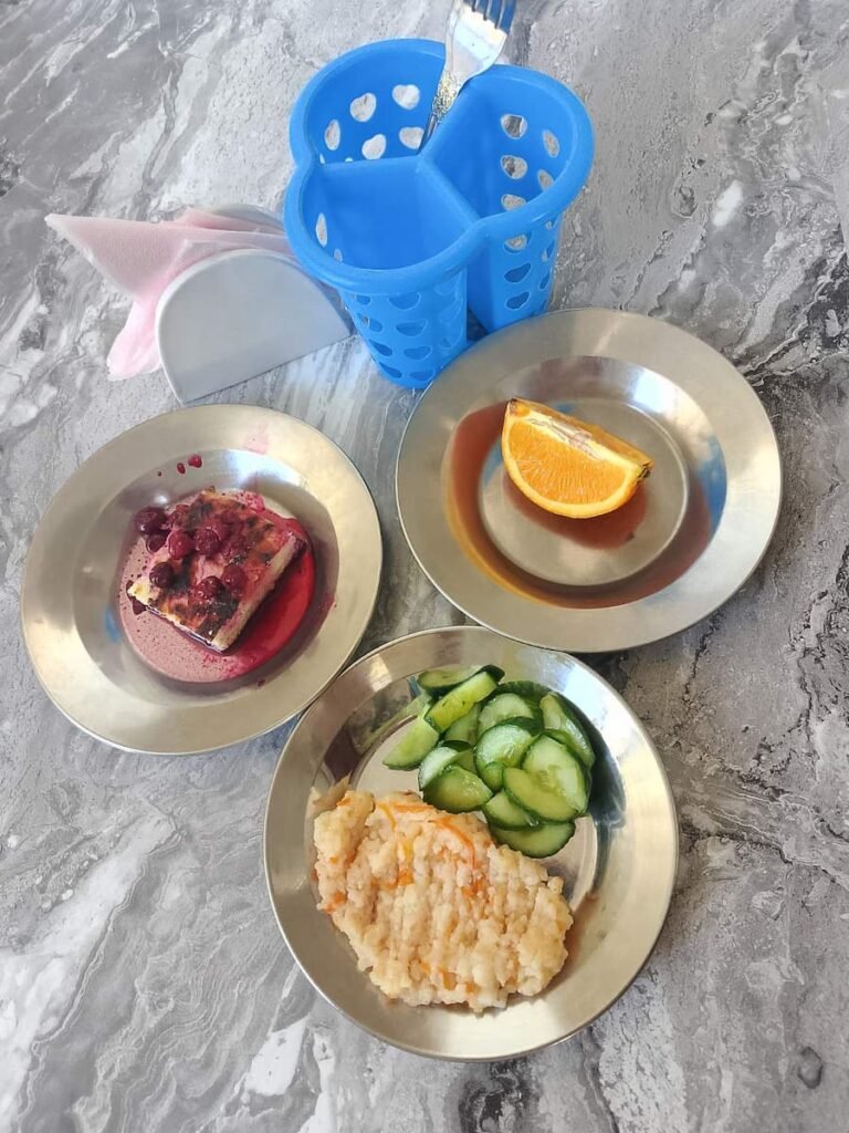 Харчування учнів — четвер: сніданок у ліцеї 11